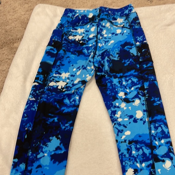 Woman’s Popfit Leggings - Picture 5 of 5